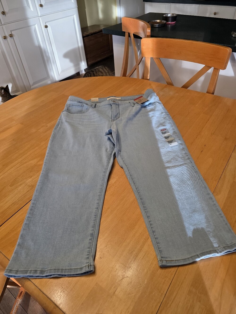 Light Wash Women’s Capris